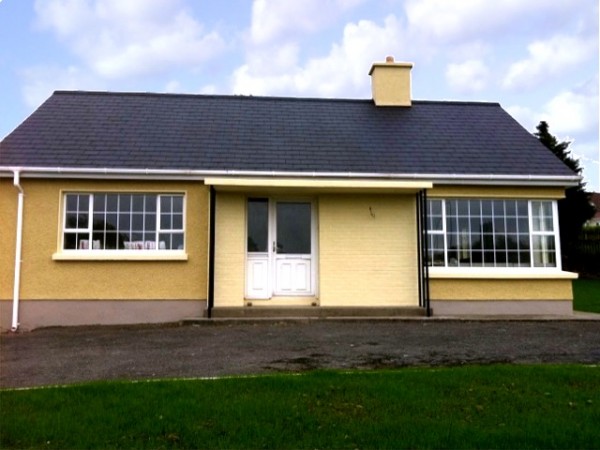 Ragwalling & Marbling, external painting of private houses, recently completed project by Brian Bonner & Sons Ltd, Painting & Decorating Contractors, Co. Donegal, Ireland